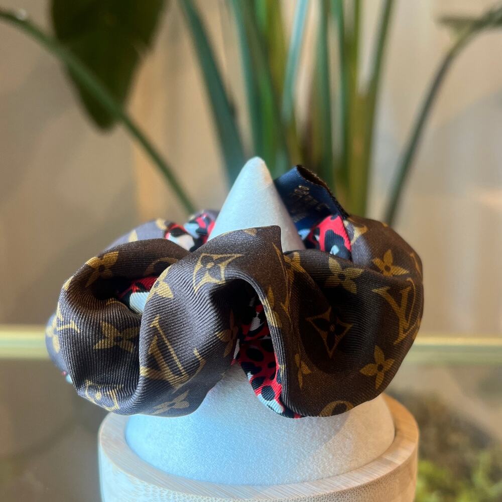 LOUIS VUITTON Be Mindful Monogram Red Leopard Print Silk Scrunchie
